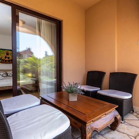 Apartments House Barbara Kornić Екстериор снимка