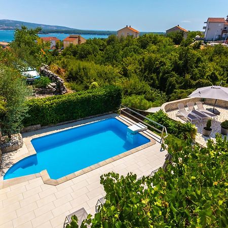 Apartments House Barbara Kornić Екстериор снимка
