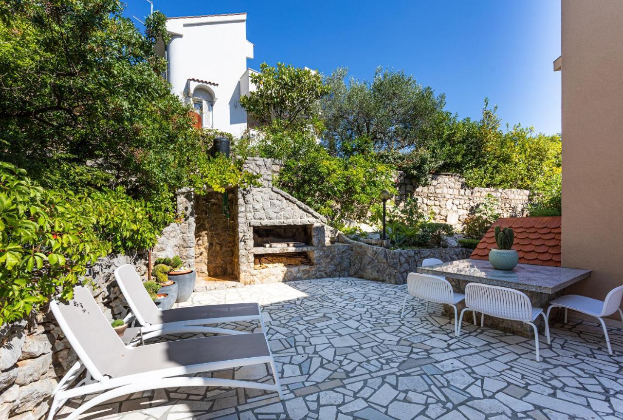 Apartments House Barbara Kornić Екстериор снимка