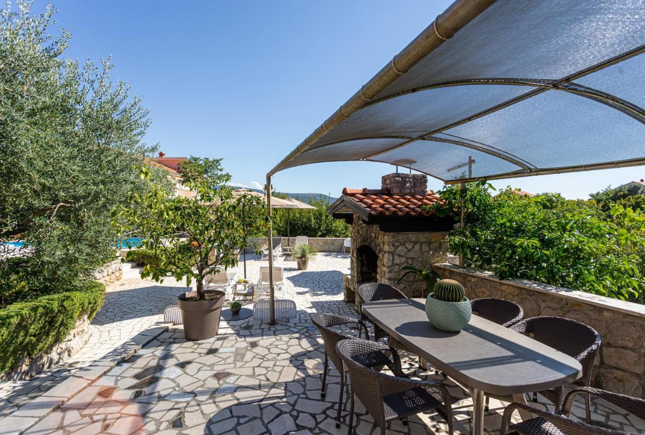 Apartments House Barbara Kornić Екстериор снимка