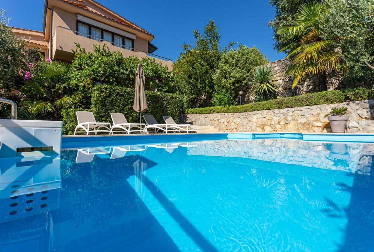 Apartments House Barbara Kornić Екстериор снимка