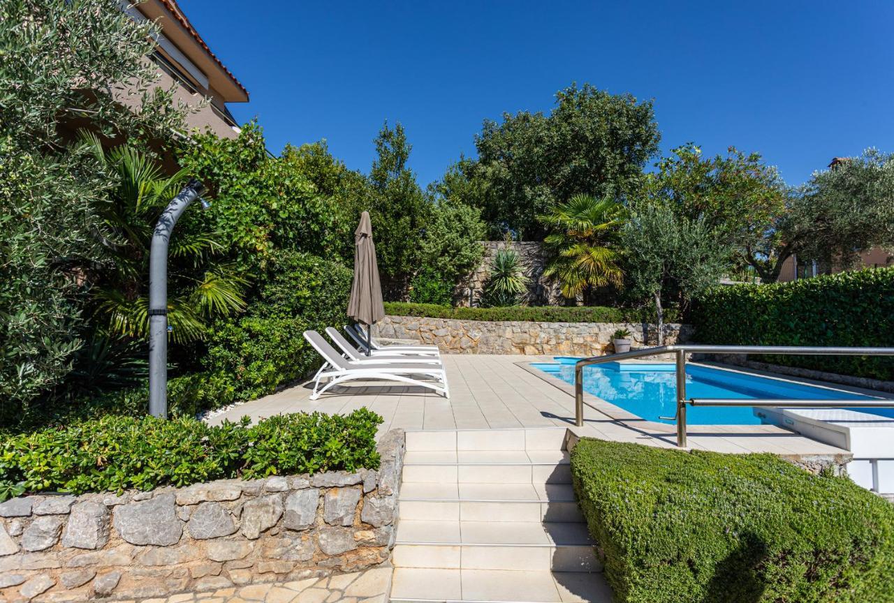 Apartments House Barbara Kornić Екстериор снимка