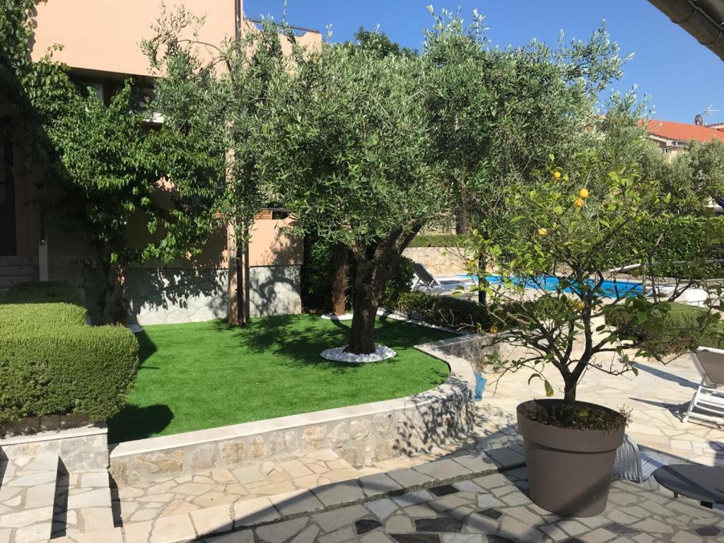 Apartments House Barbara Kornić Екстериор снимка
