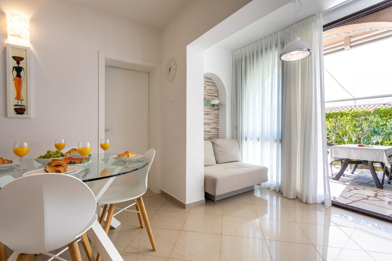 Apartments House Barbara Kornić Екстериор снимка