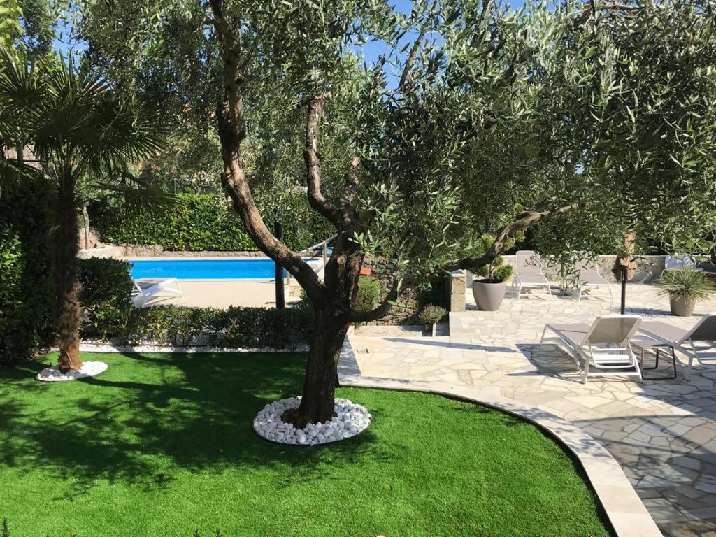 Apartments House Barbara Kornić Екстериор снимка