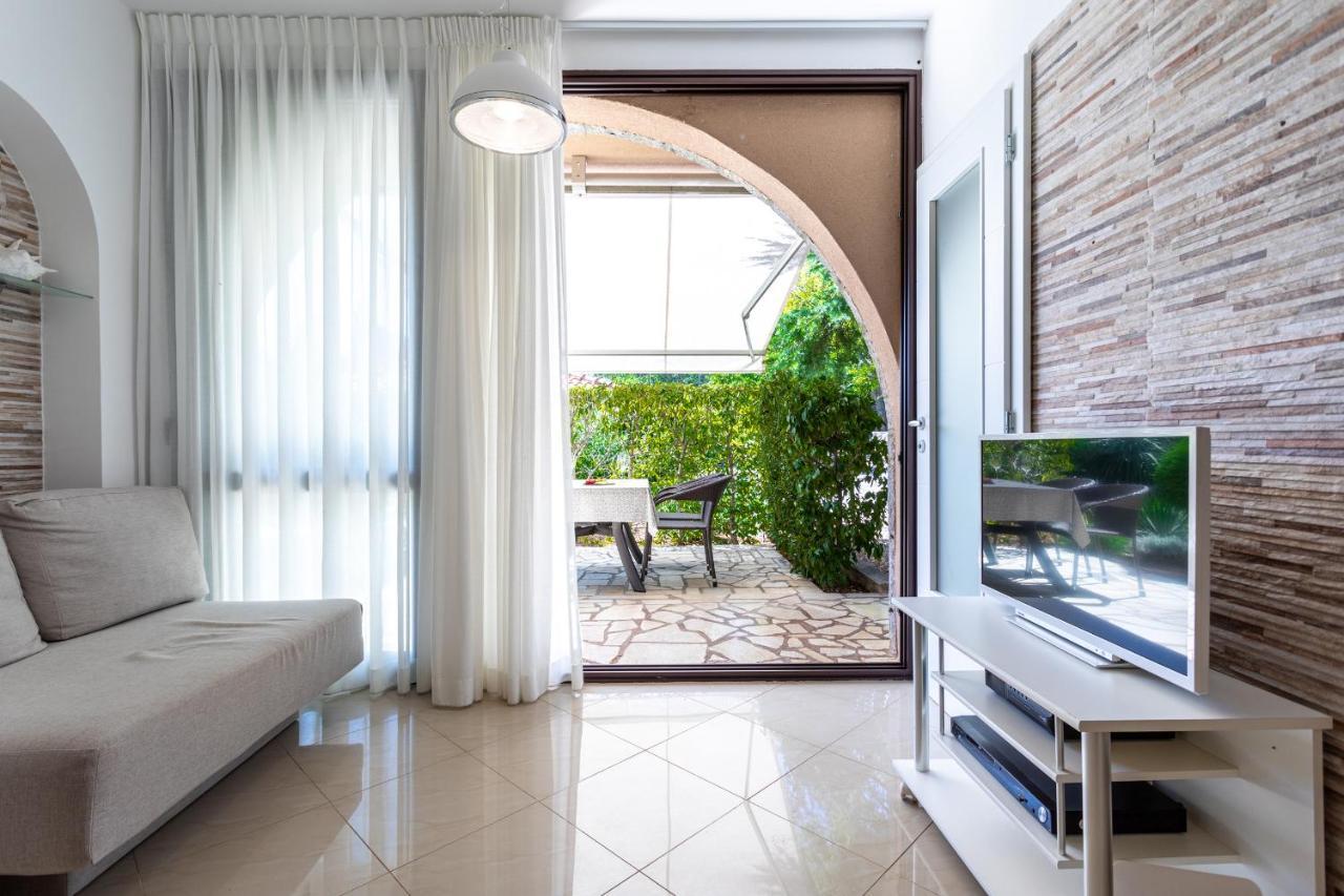 Apartments House Barbara Kornić Екстериор снимка