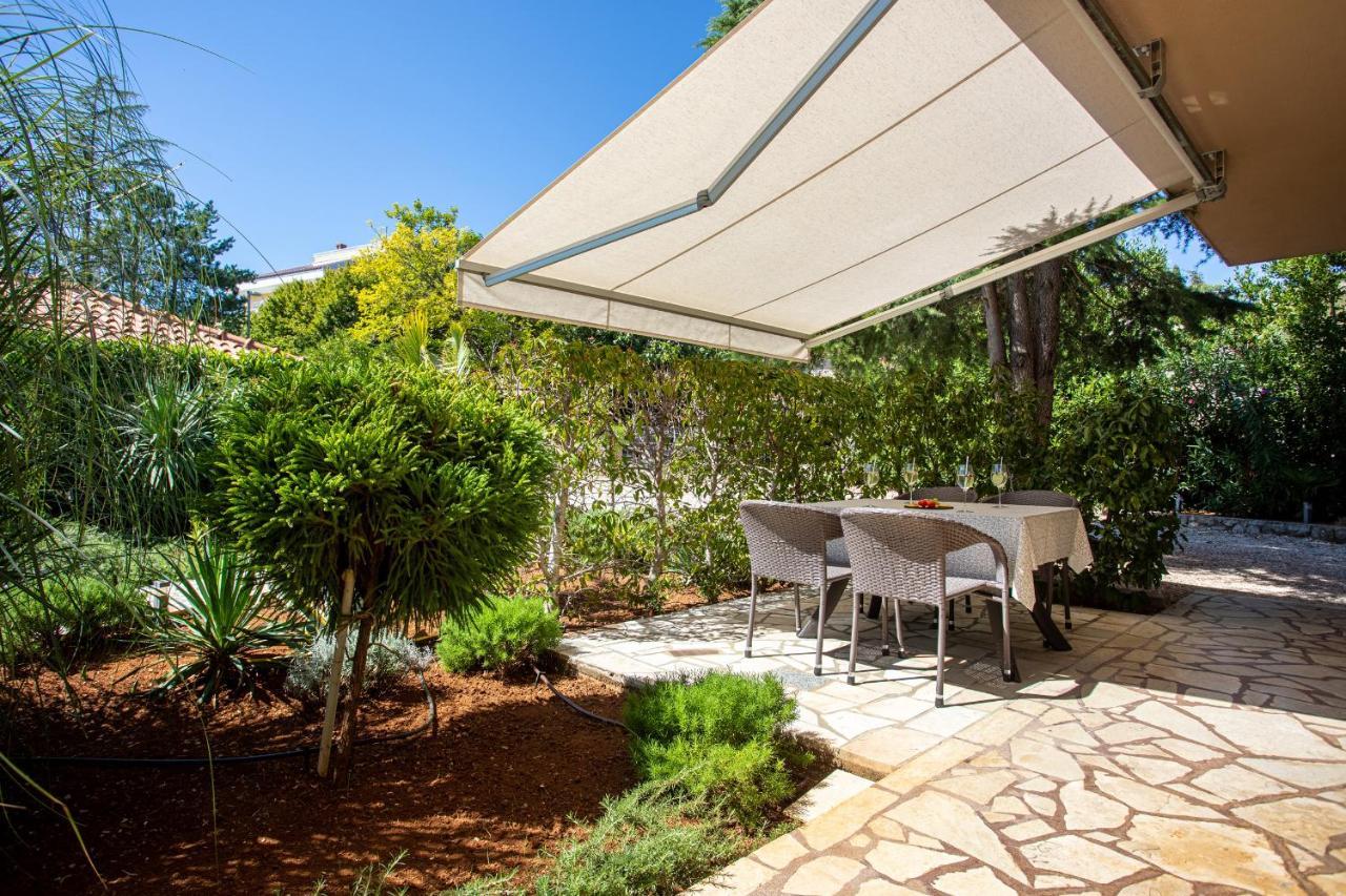 Apartments House Barbara Kornić Екстериор снимка