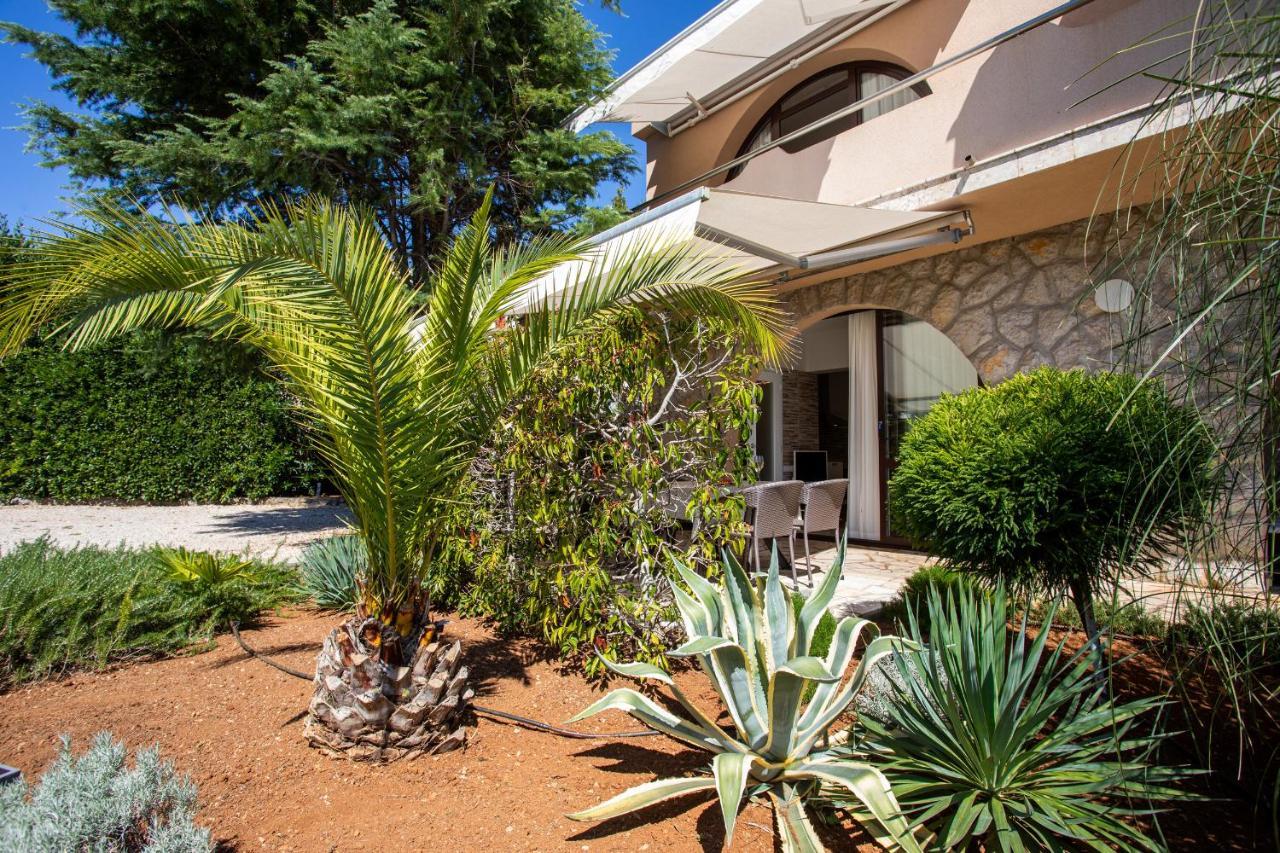 Apartments House Barbara Kornić Екстериор снимка