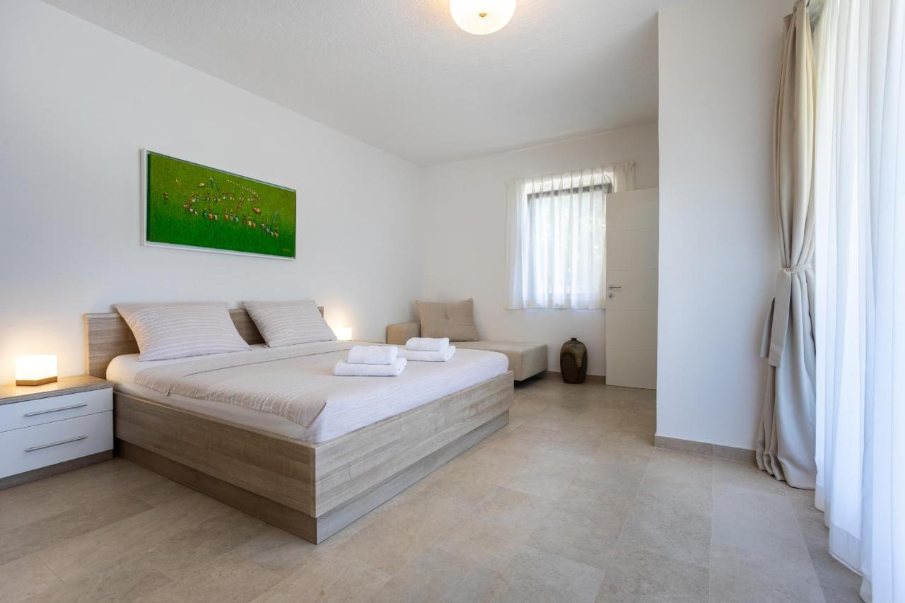 Apartments House Barbara Kornić Екстериор снимка