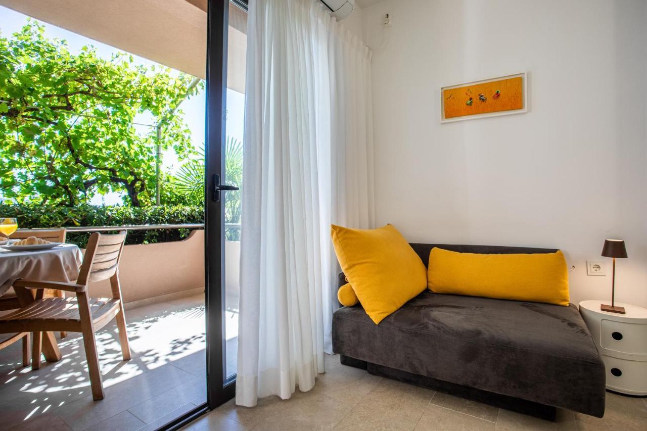 Apartments House Barbara Kornić Екстериор снимка