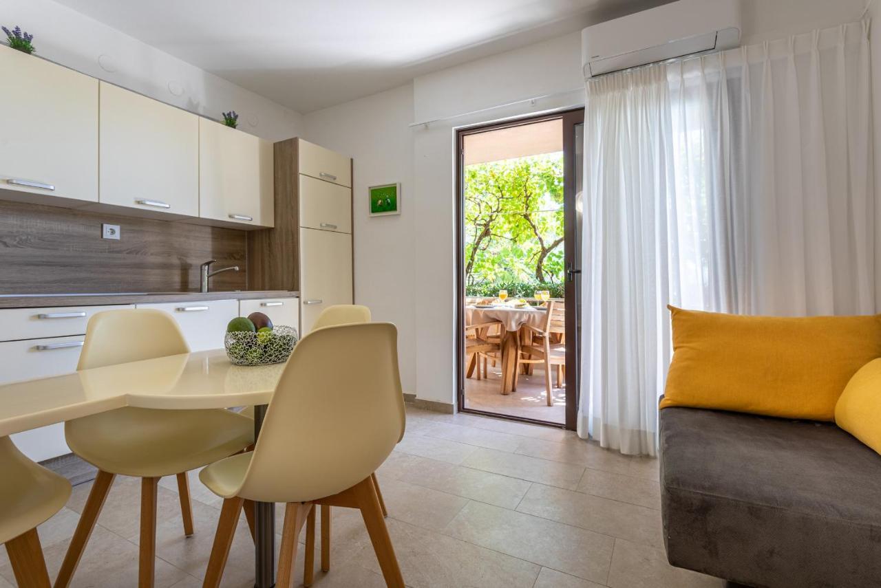 Apartments House Barbara Kornić Екстериор снимка