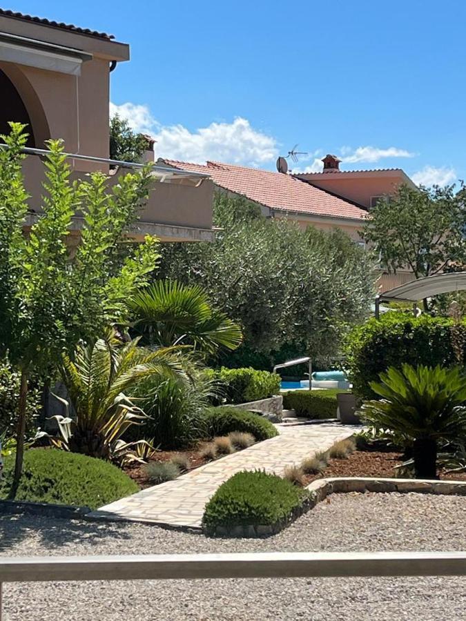 Apartments House Barbara Kornić Екстериор снимка