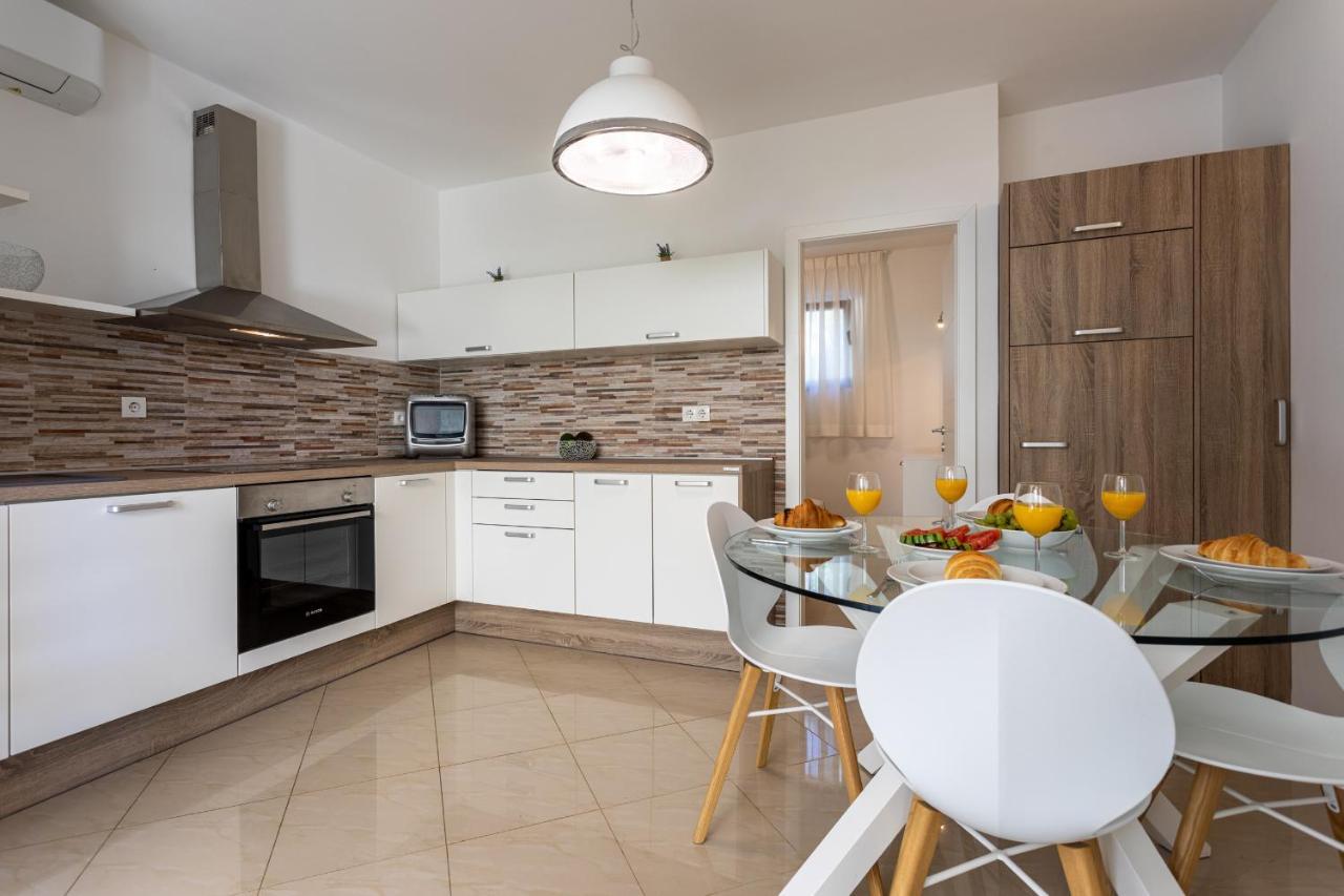 Apartments House Barbara Kornić Екстериор снимка