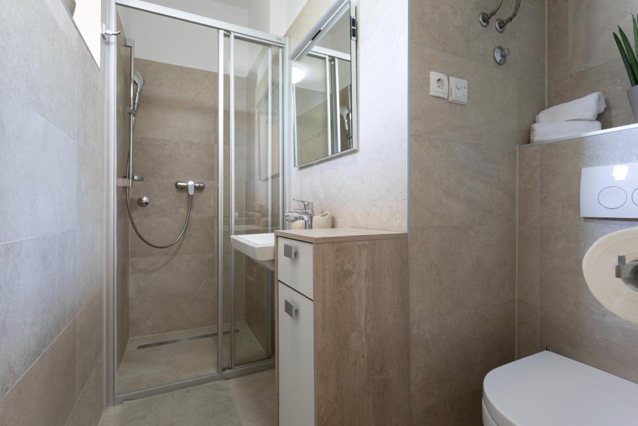 Apartments House Barbara Kornić Екстериор снимка