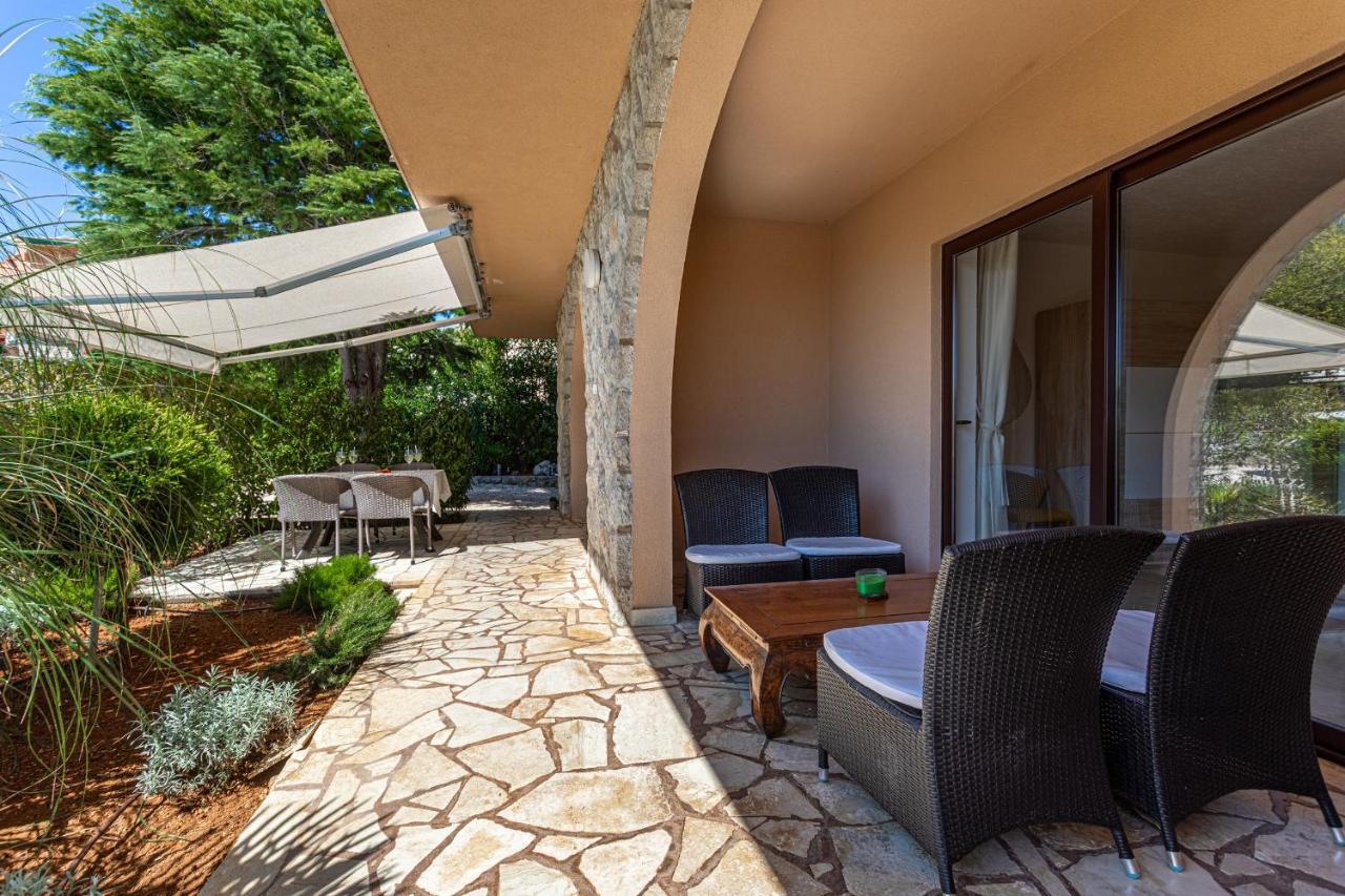Apartments House Barbara Kornić Екстериор снимка