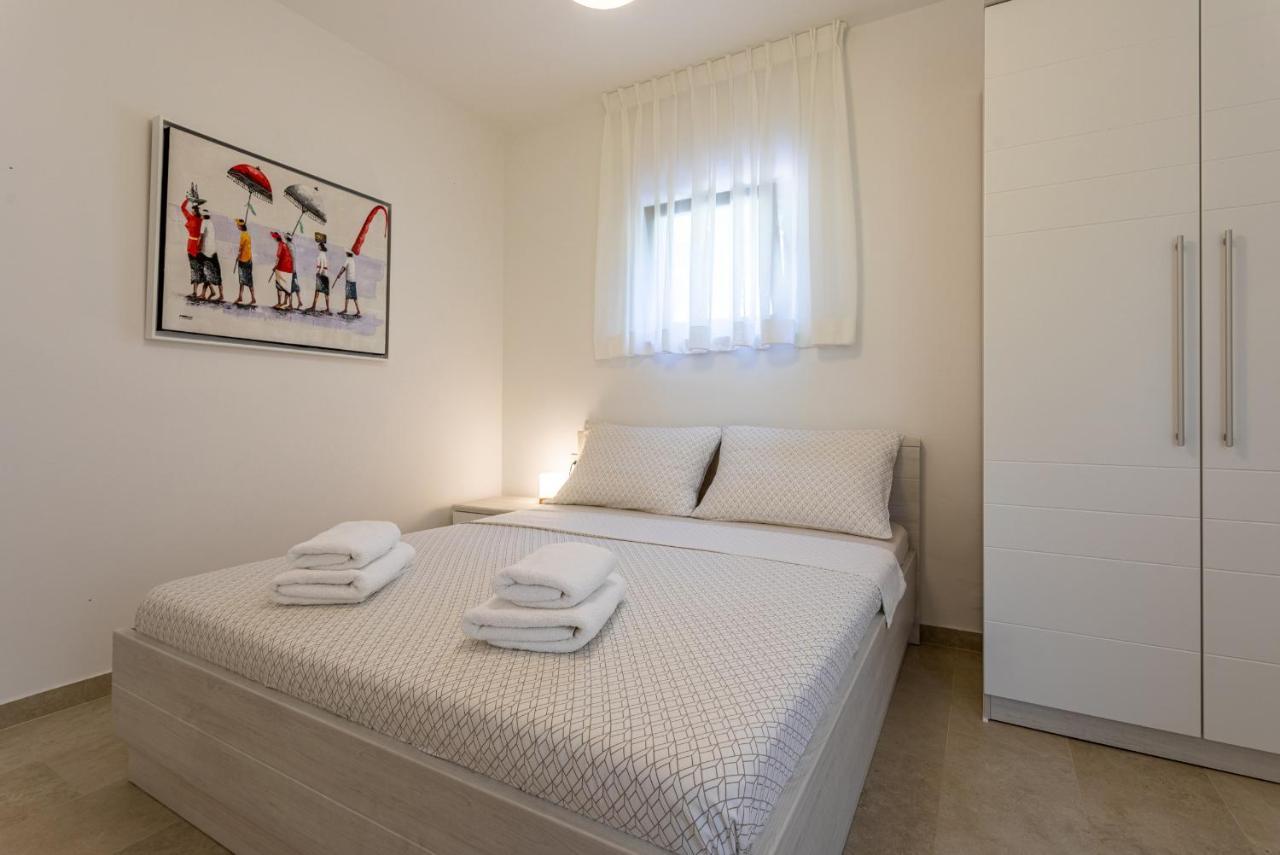 Apartments House Barbara Kornić Екстериор снимка