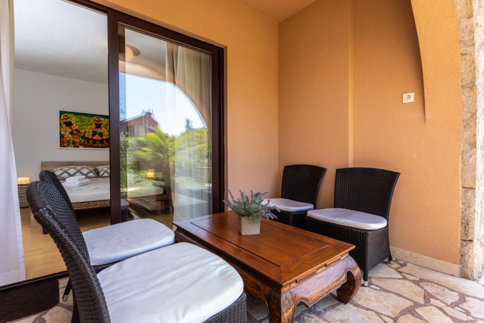 Apartments House Barbara Kornić Екстериор снимка