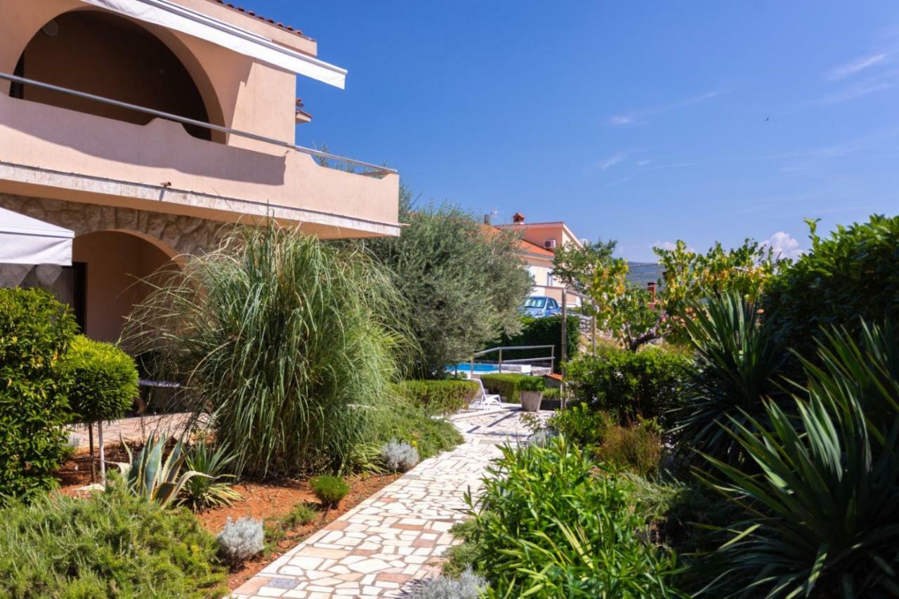 Apartments House Barbara Kornić Екстериор снимка